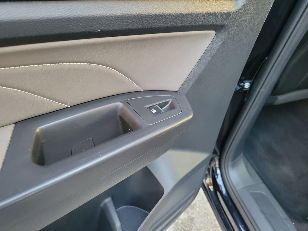 Used 2023 Volkswagen Atlas SE w/ Panoramic Sunroof Package image 12