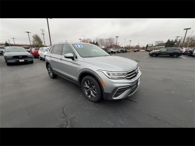 Used 2022 Volkswagen Tiguan SE image 2