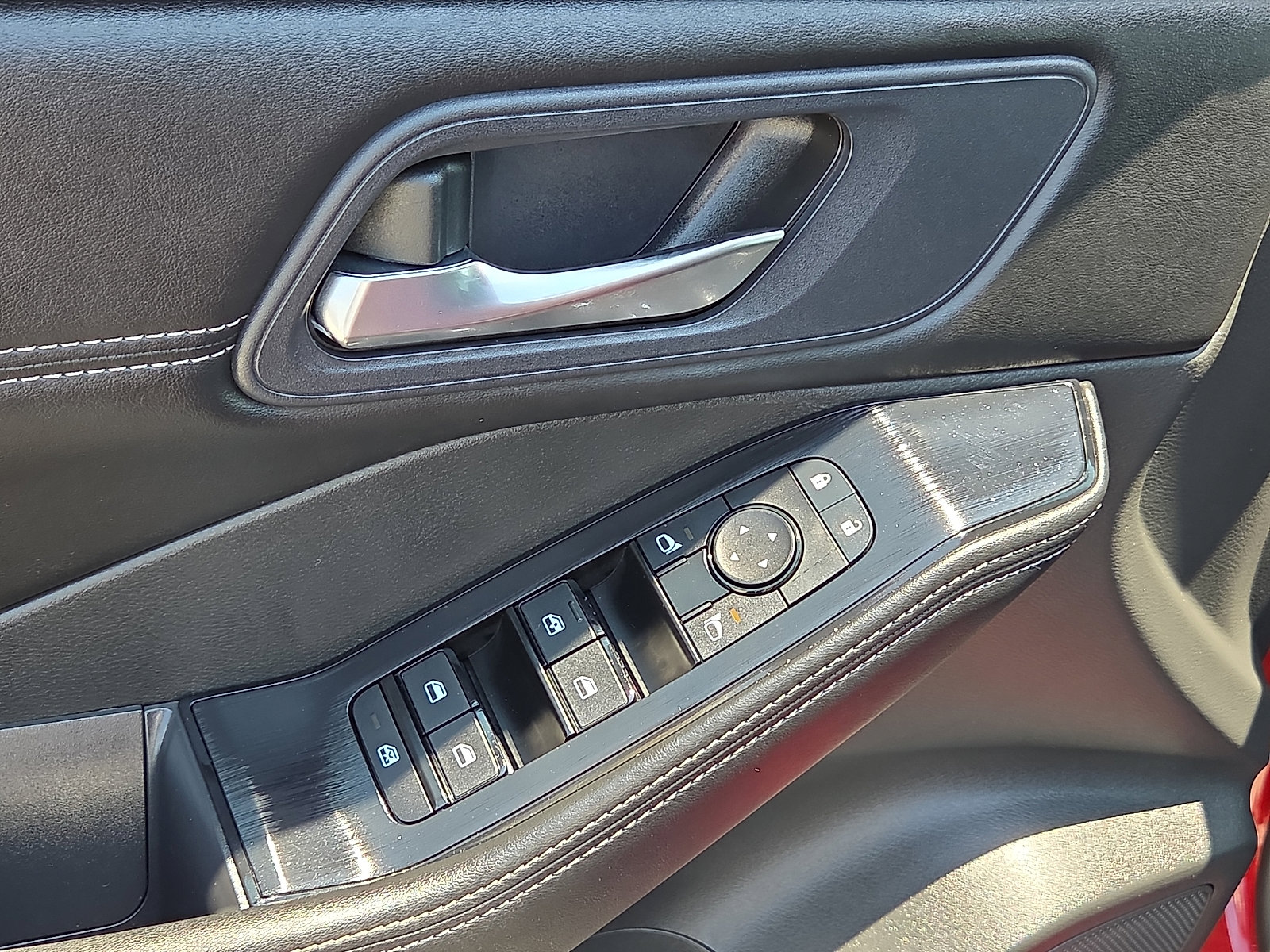 Used 2023 Nissan Rogue SV w/ SV Premium B Package FWD image 13
