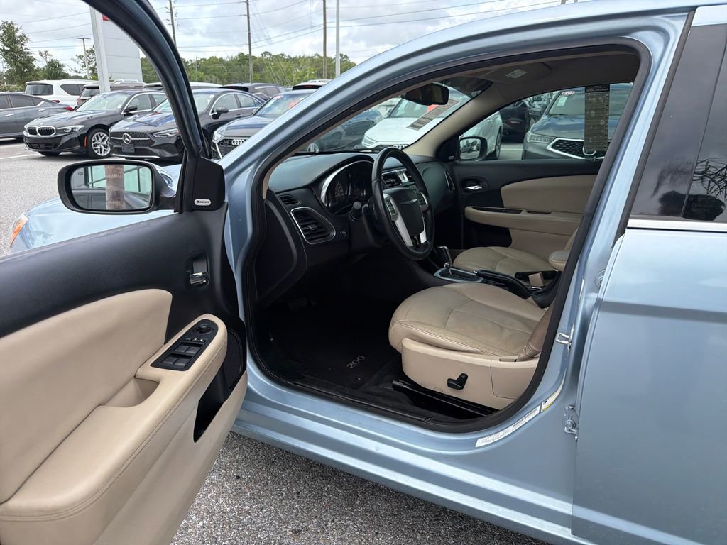 Used 2013 Chrysler 200 Limited FWD image 15