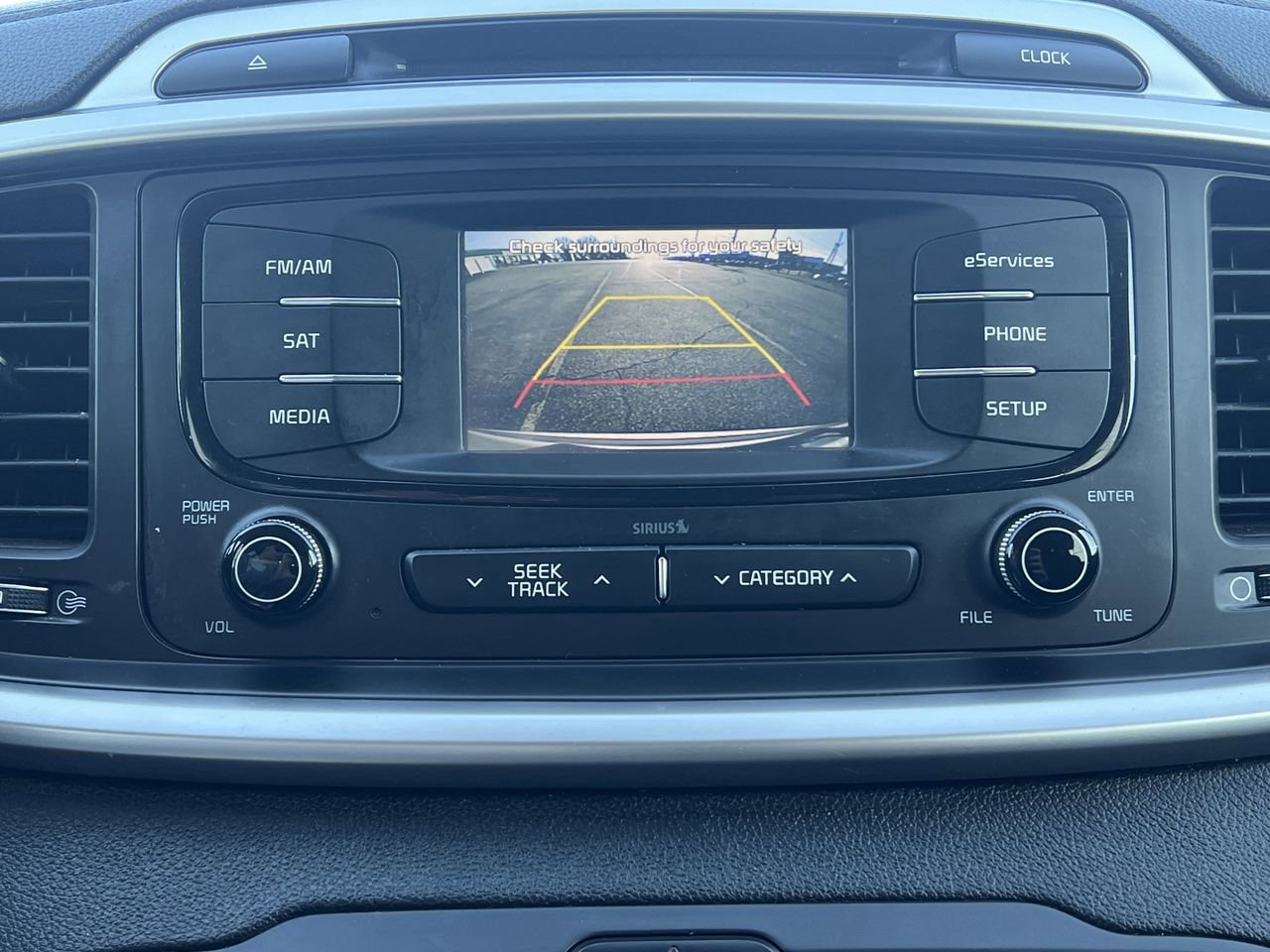 Used 2016 Kia Sorento LX w/ LX Convenience Package image 3