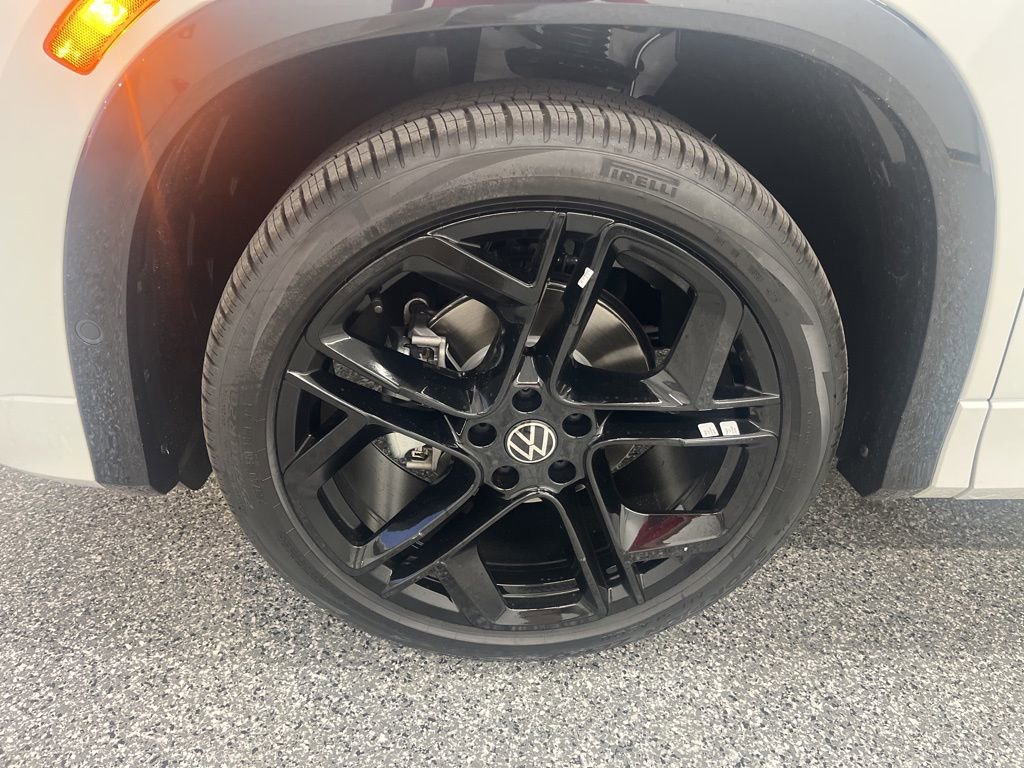 New 2026 Volkswagen Tiguan SE R-Line FWD image 10