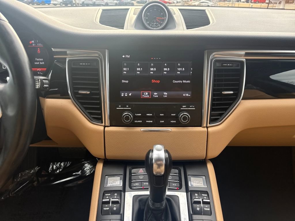 Used 2018 Porsche Macan image 30