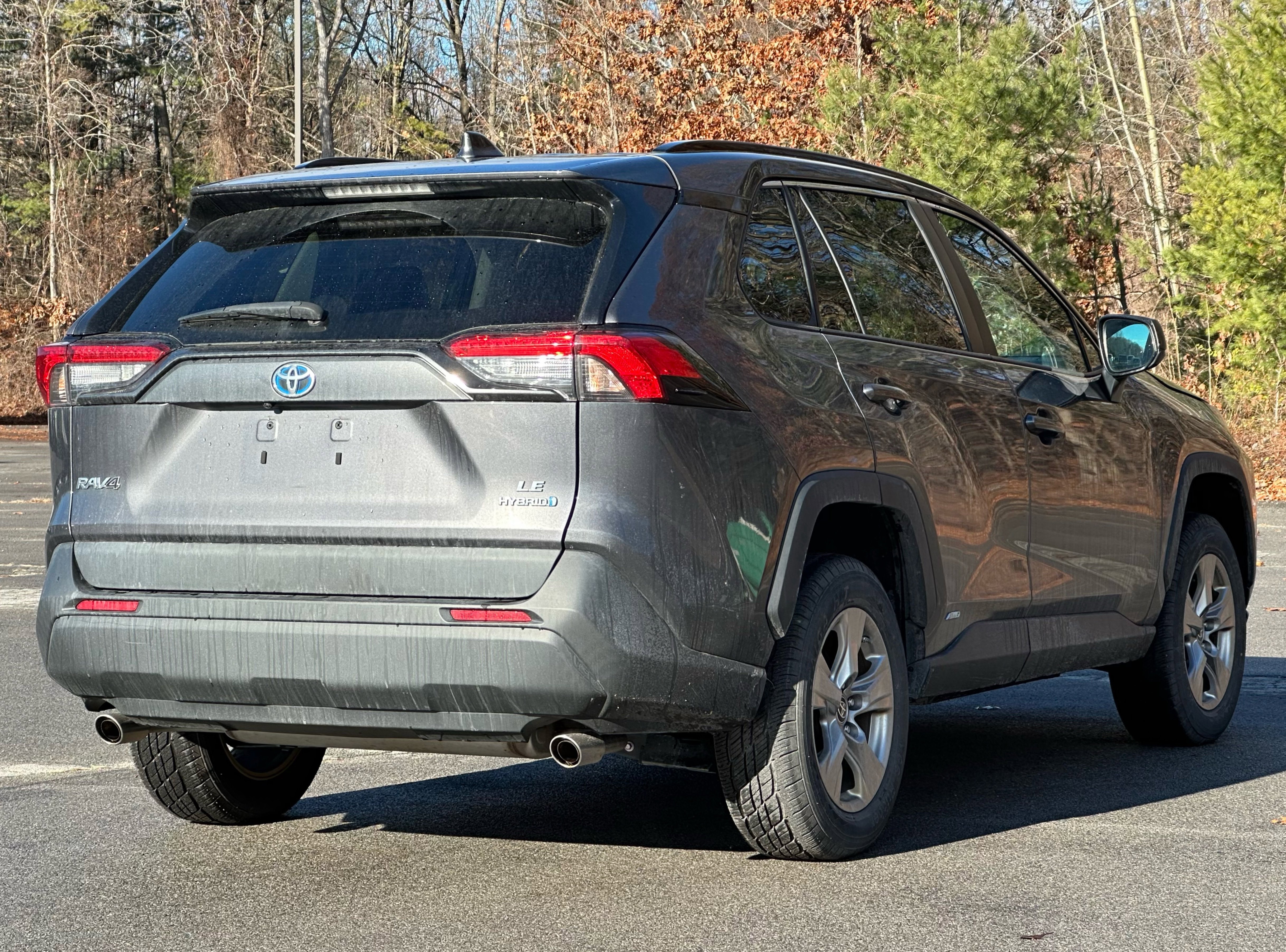 Used 2022 Toyota RAV4 LE image 9