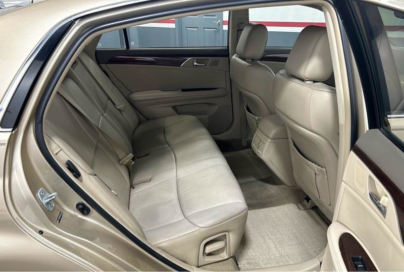 Used 2010 Toyota Avalon FWD image 9