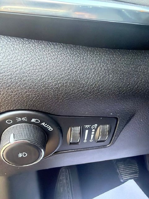 Used 2022 Jeep Compass Limited w/ Elite Group AWD/4WD image 16