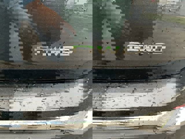 Used 2024 GMC Terrain SLT image 9