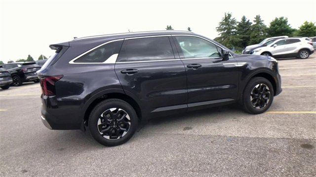 New 2025 Kia Sorento S image 3
