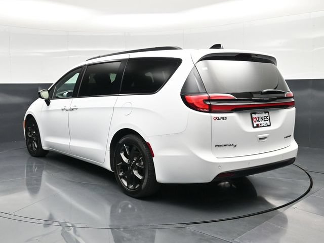 Used 2025 Chrysler Pacifica Limited FWD image 12