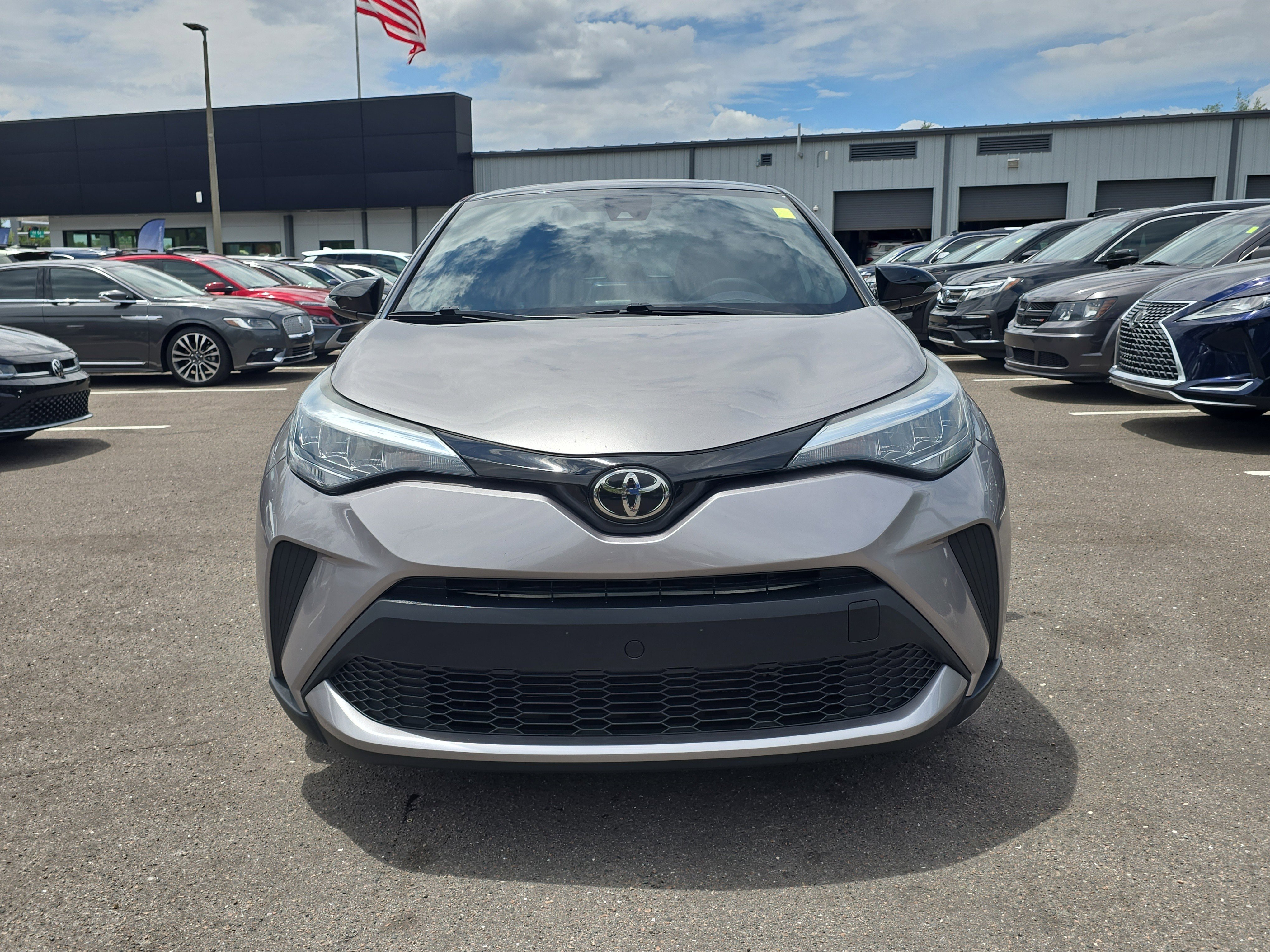 Used 2020 Toyota C-HR XLE FWD image 3