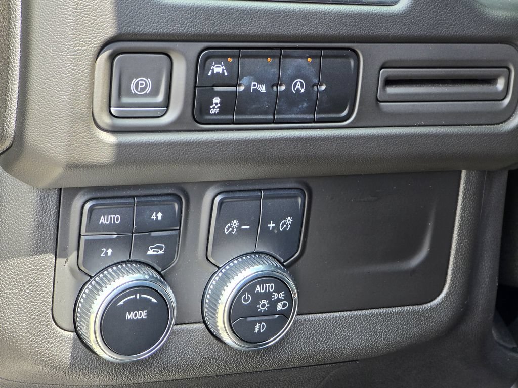 Used 2023 GMC Yukon SLT AWD/4WD image 39