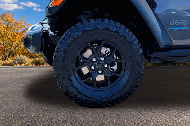 Used 2024 Jeep Wrangler Unlimited AWD/4WD image 32