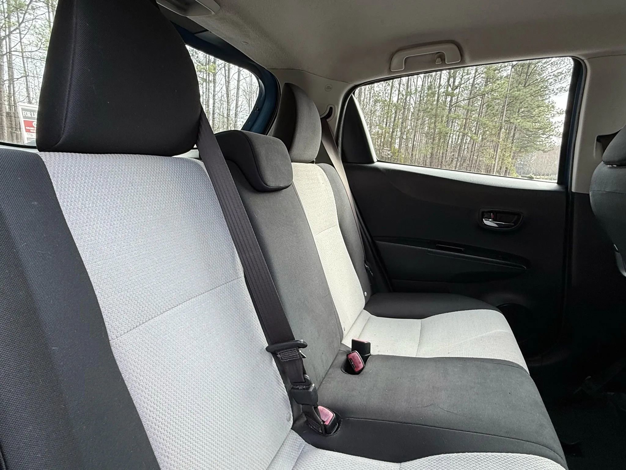 Used 2013 Toyota Yaris LE image 19