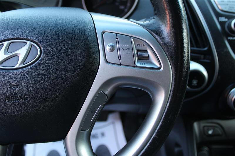 Used 2012 Hyundai Tucson Limited FWD image 17