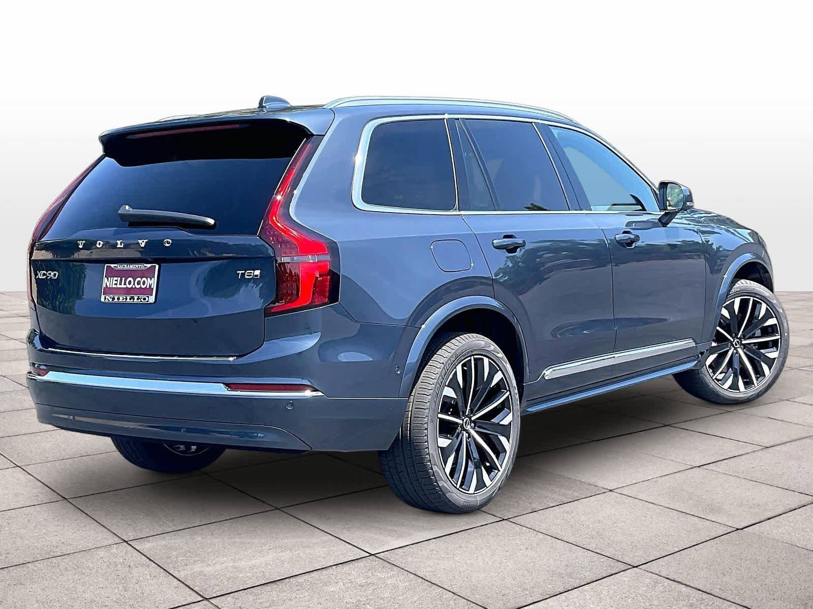 New 2026 Volvo XC90 T8 Plus w/ Protection Package AWD/4WD image 4