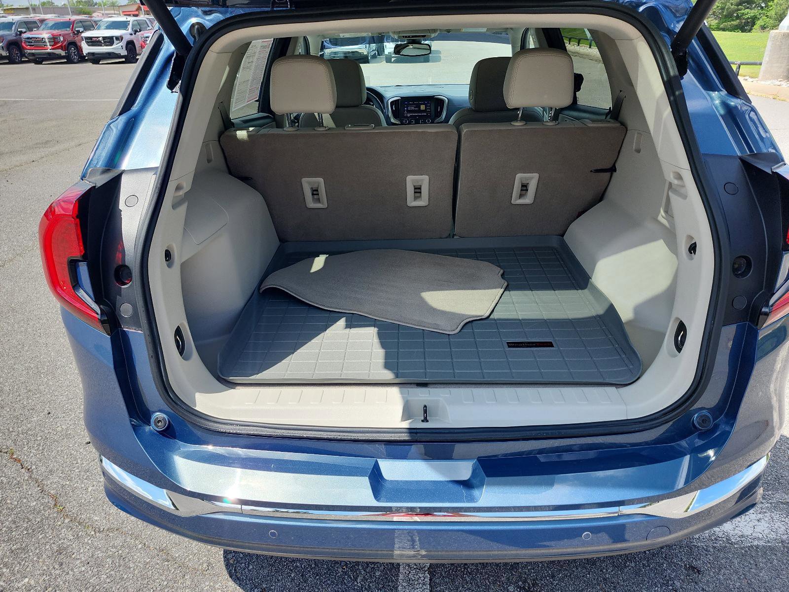 Certified 2024 GMC Terrain Denali w/ Denali Premium Package AWD/4WD image 11