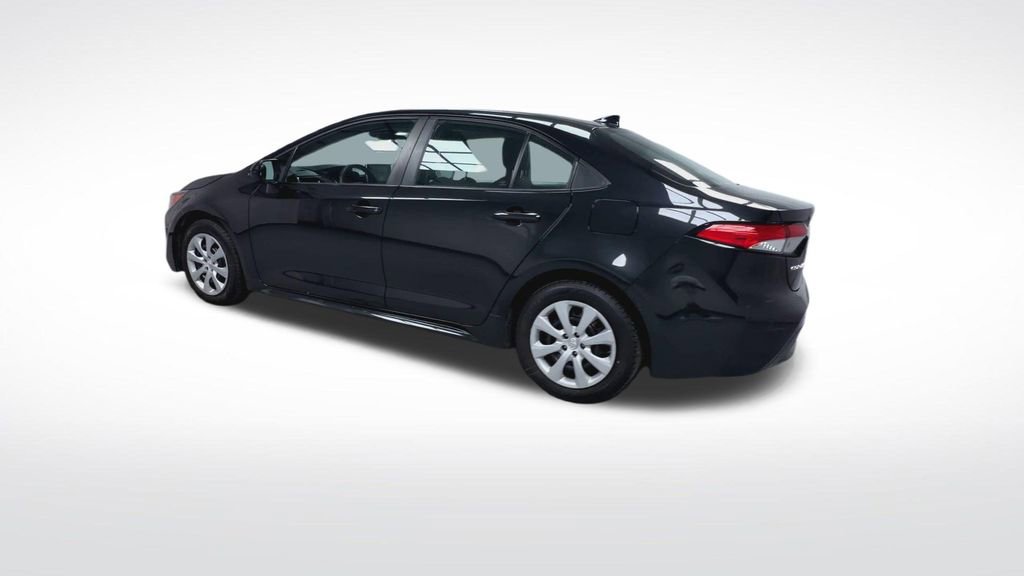Used 2021 Toyota Corolla LE w/ Carpet Mat Package (TMS) FWD image 6