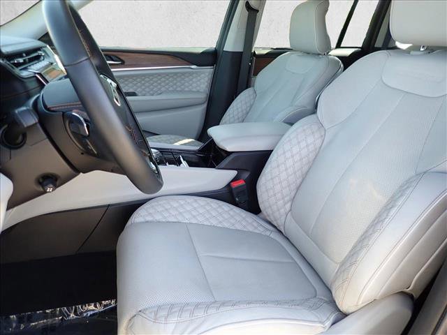 Used 2022 Jeep Grand Cherokee Summit w/ Advanced Protech Group IV AWD/4WD image 13