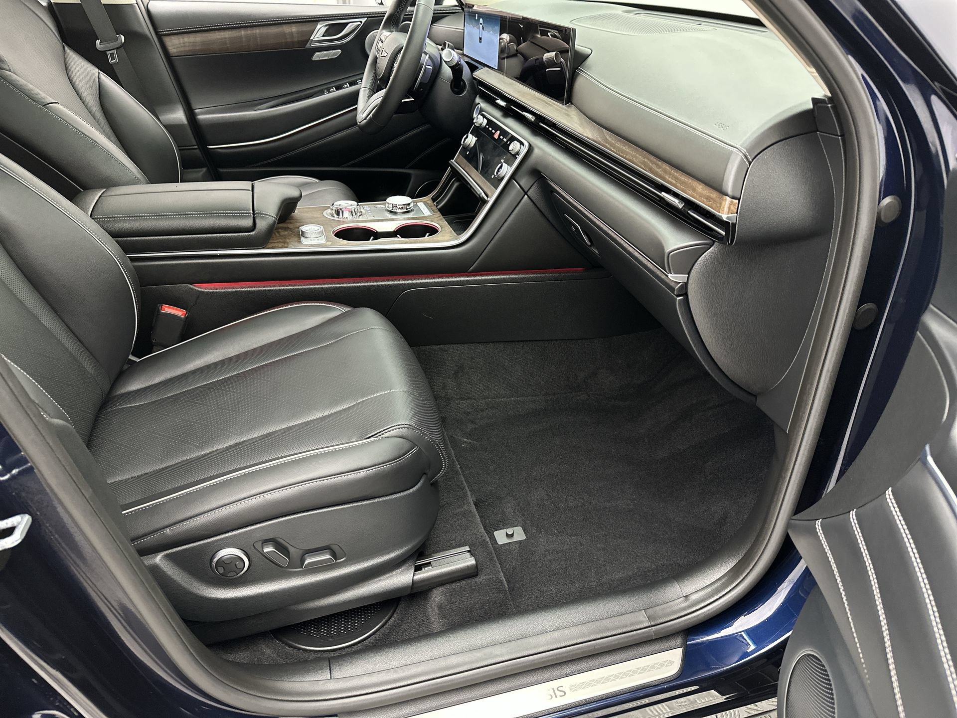 Certified 2026 Genesis GV80 3.5T Advanced AWD/4WD image 26