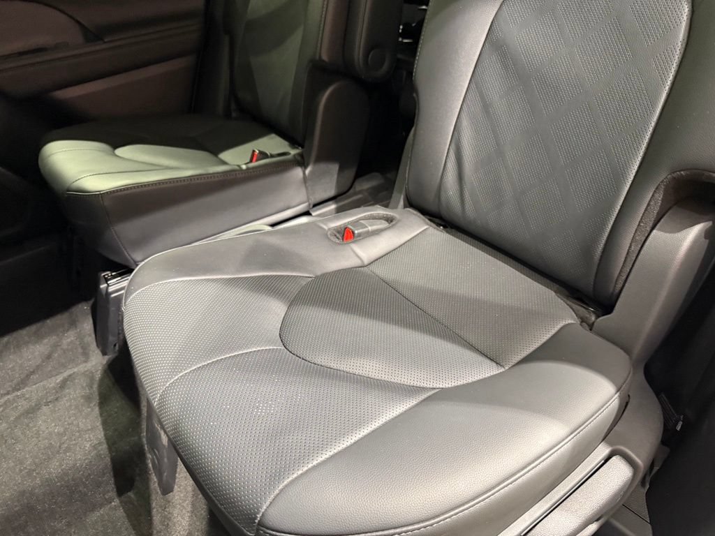 Certified 2024 Toyota Highlander Platinum AWD/4WD image 21