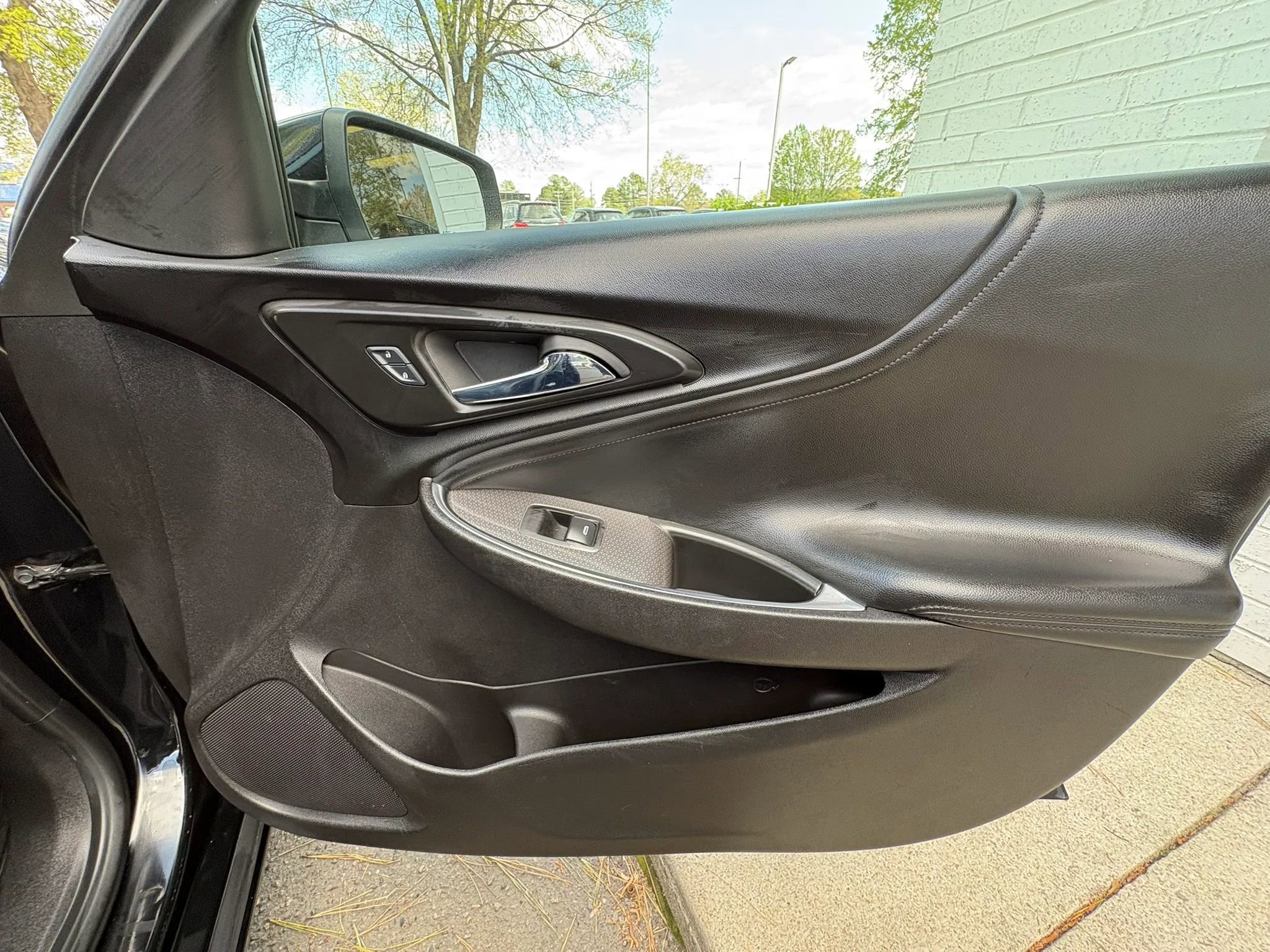 Used 2017 Chevrolet Malibu LT w/ Leather Package image 14