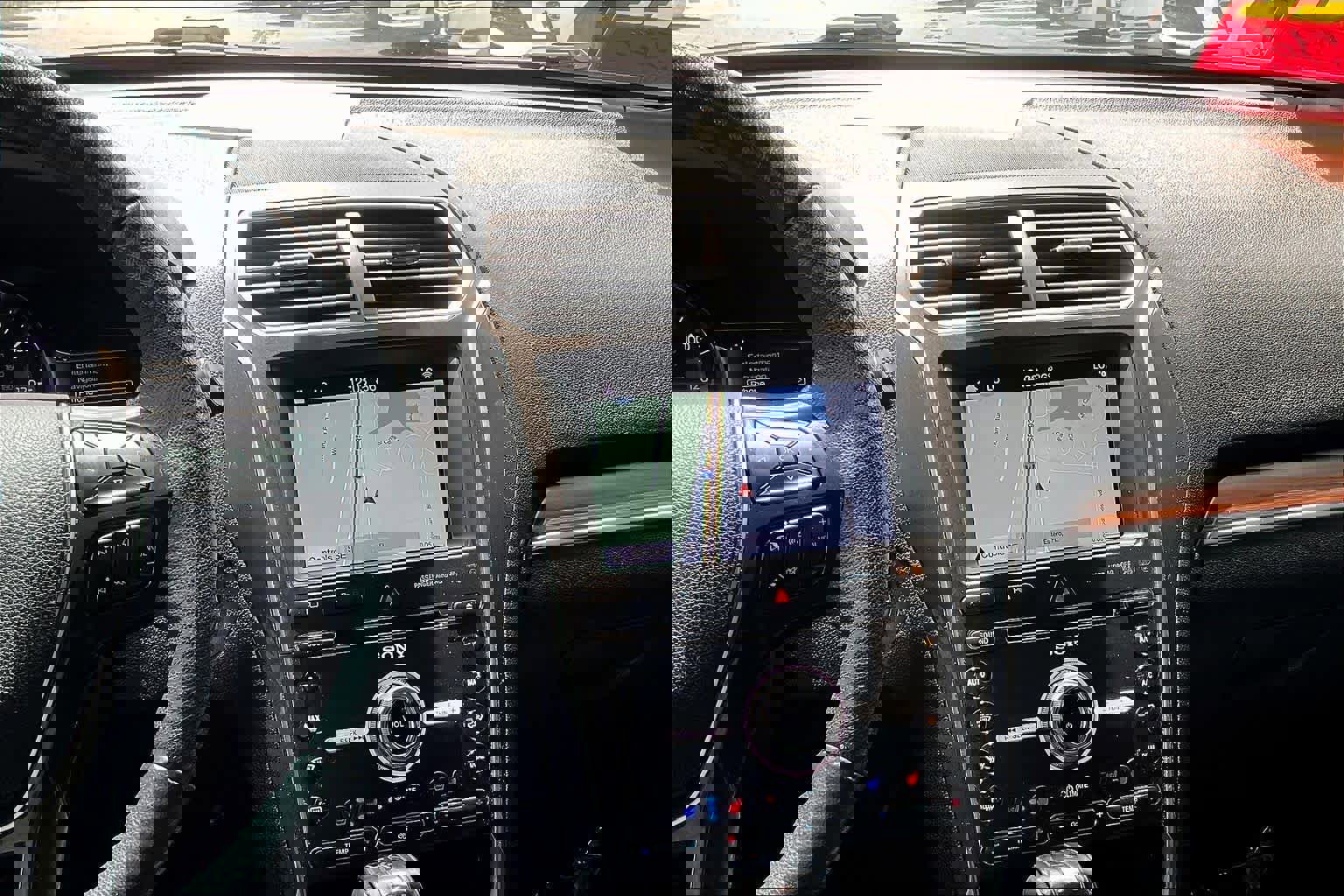 Used 2018 Ford Explorer Limited w/ Ford Safe & Smart Package image 7