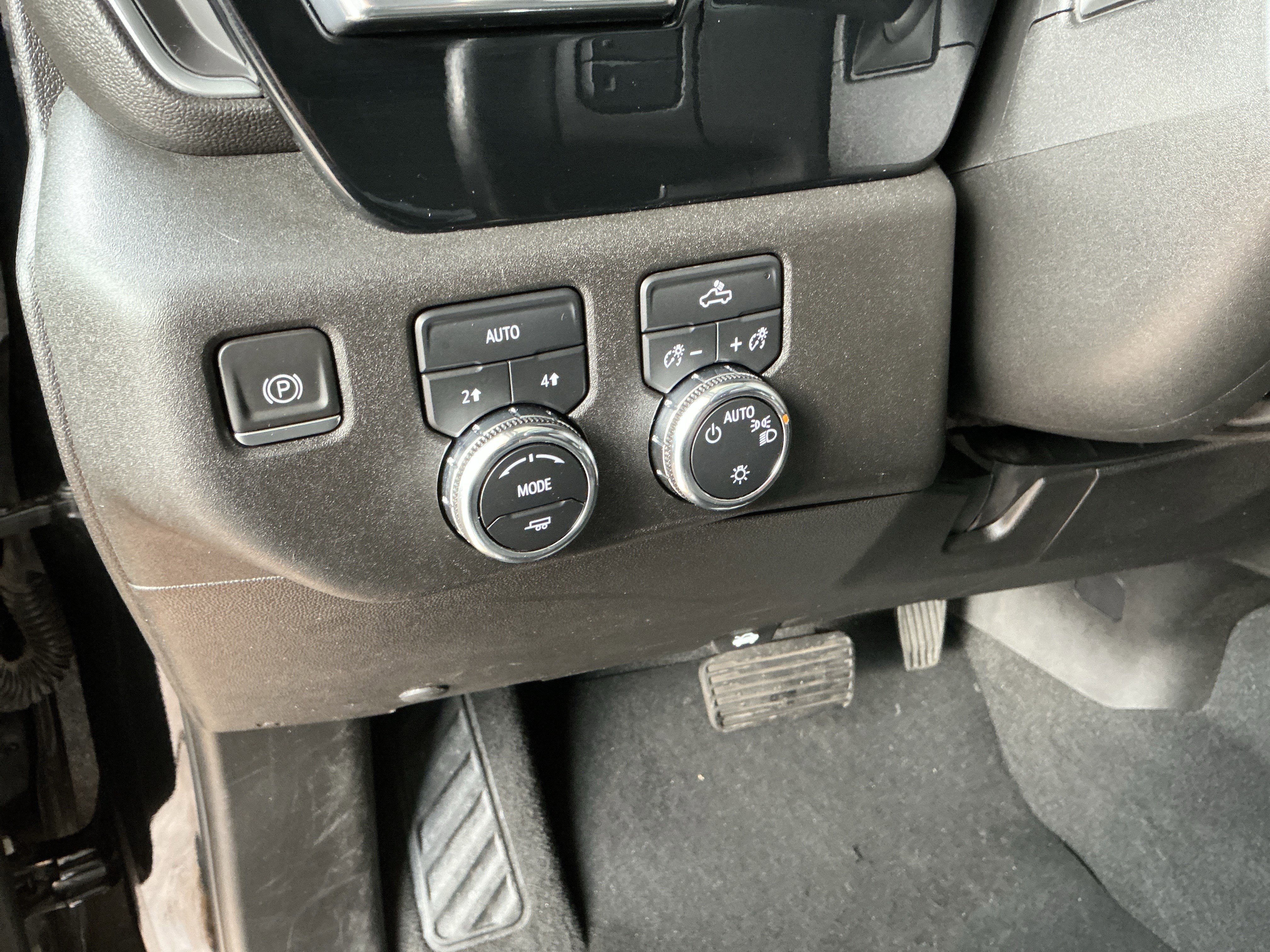 Used 2023 GMC Sierra 1500 SLE w/ Enhanced Capability Package AWD/4WD image 29