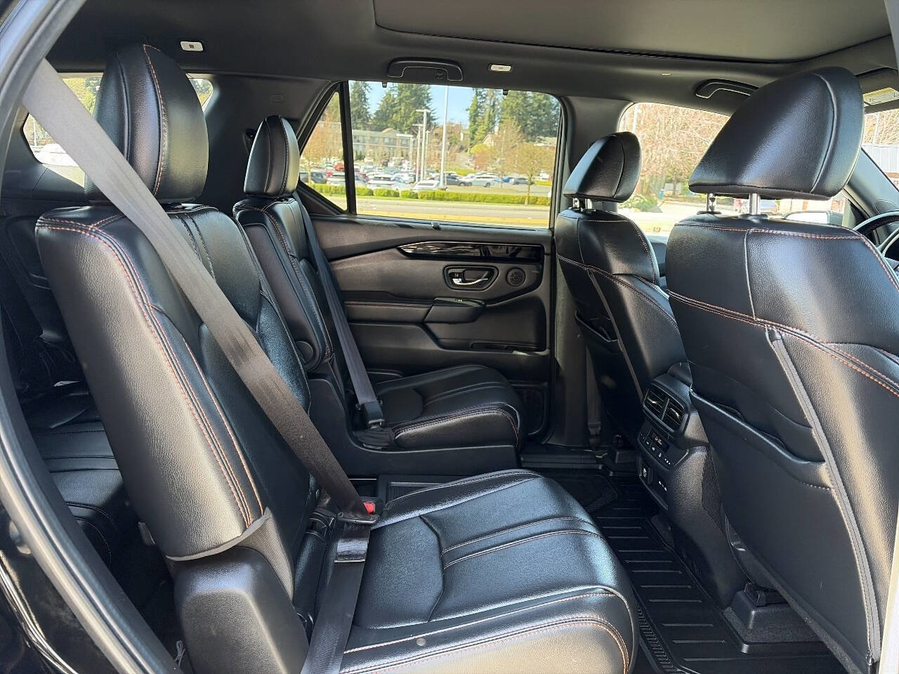 Used 2025 Honda Pilot TrailSport image 27