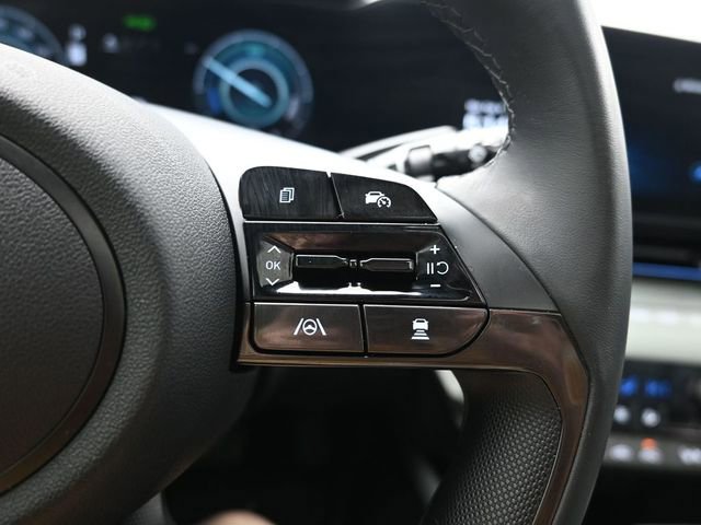 Used 2024 Hyundai Elantra Limited image 22