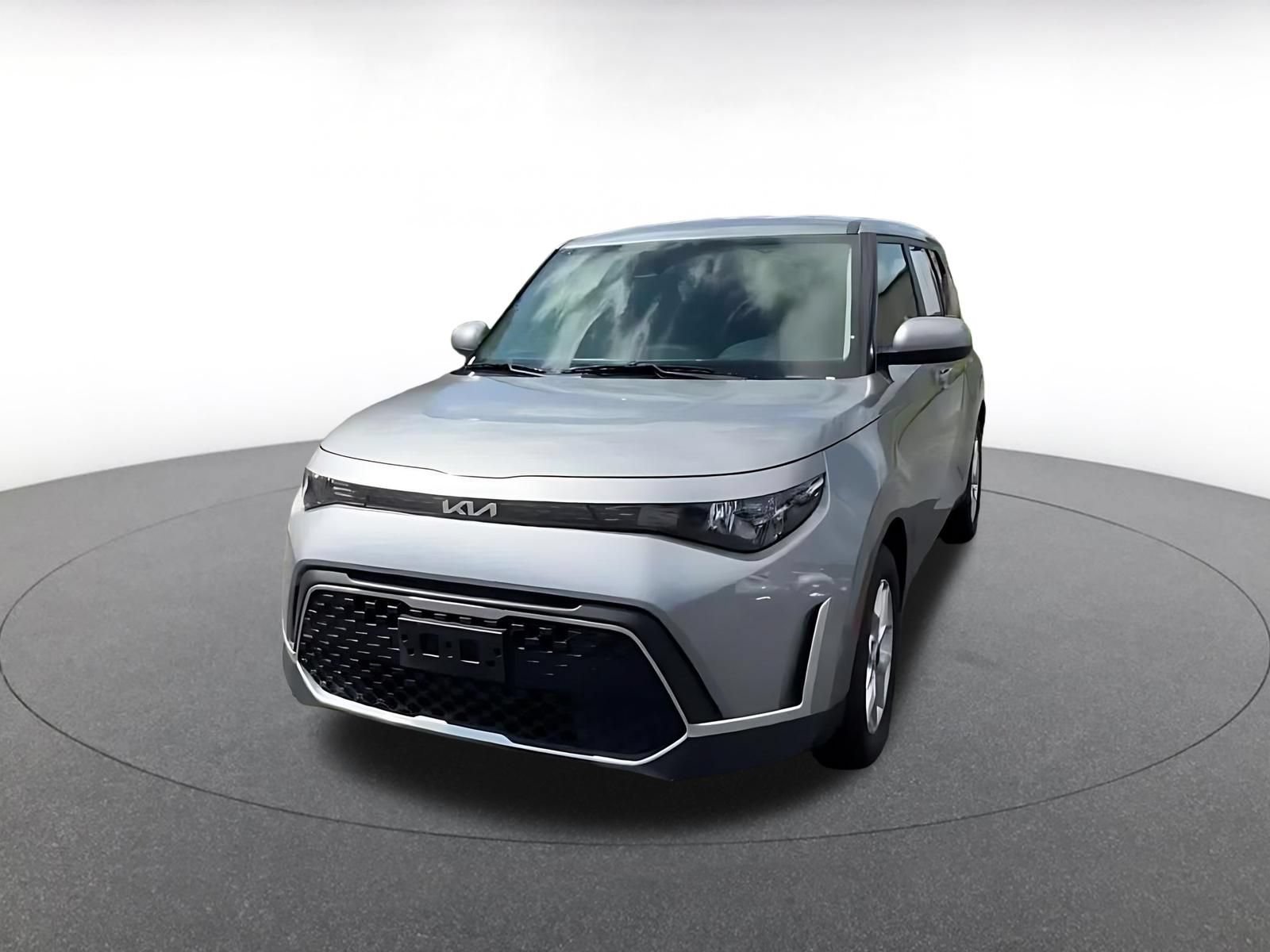 Used 2025 Kia Soul LX w/ LX Technology Package FWD image 6