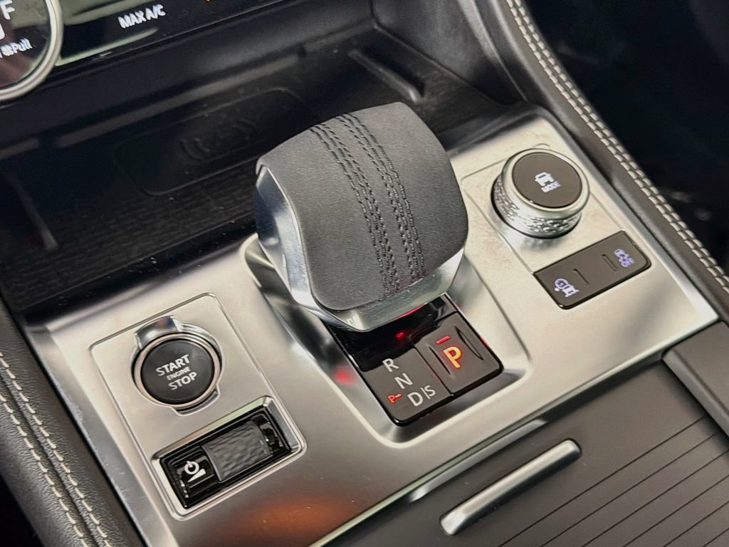 Certified 2025 Jaguar F-PACE R-Dynamic S AWD/4WD image 17