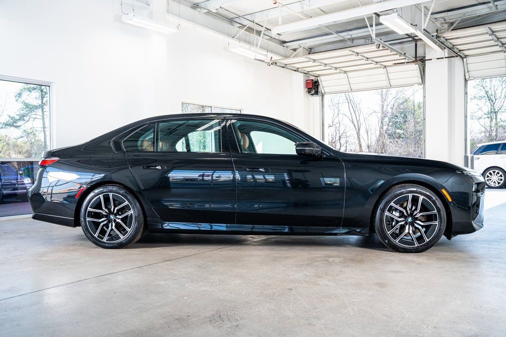 Used 2023 BMW 740i 740i w/ Parking Assistance Package image 5