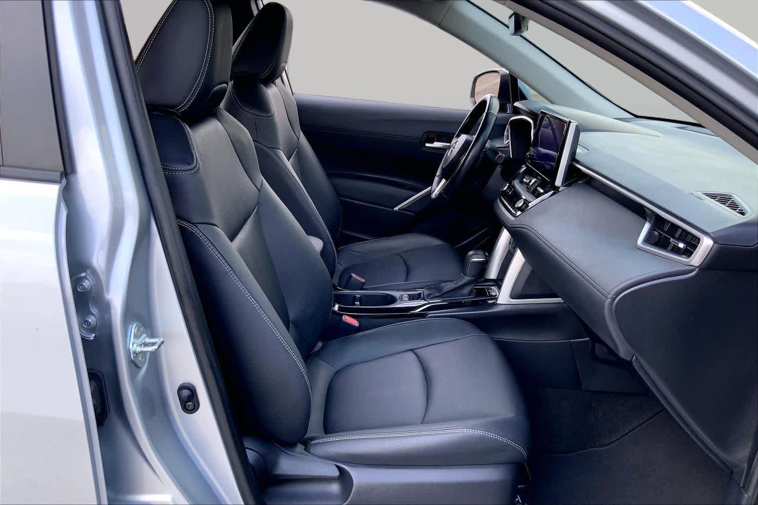 Certified 2023 Toyota Corolla Cross XLE w/ Convenience Package FWD image 9