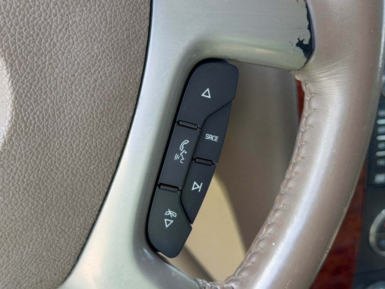 Used 2011 Chevrolet Suburban LTZ RWD image 19