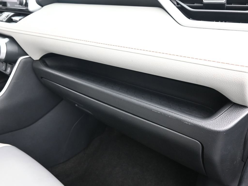 Used 2021 Toyota RAV4 XLE Premium image 16