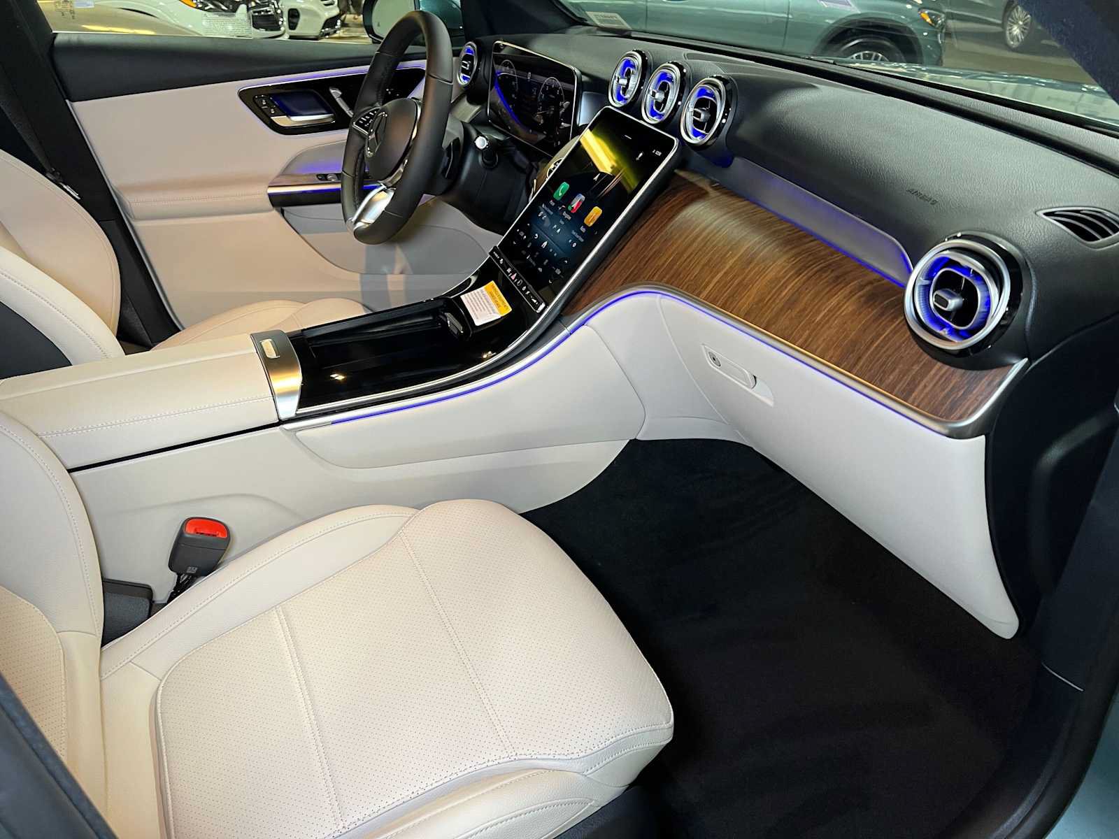 New 2027 Mercedes-Benz GLC 300 4MATIC image 11