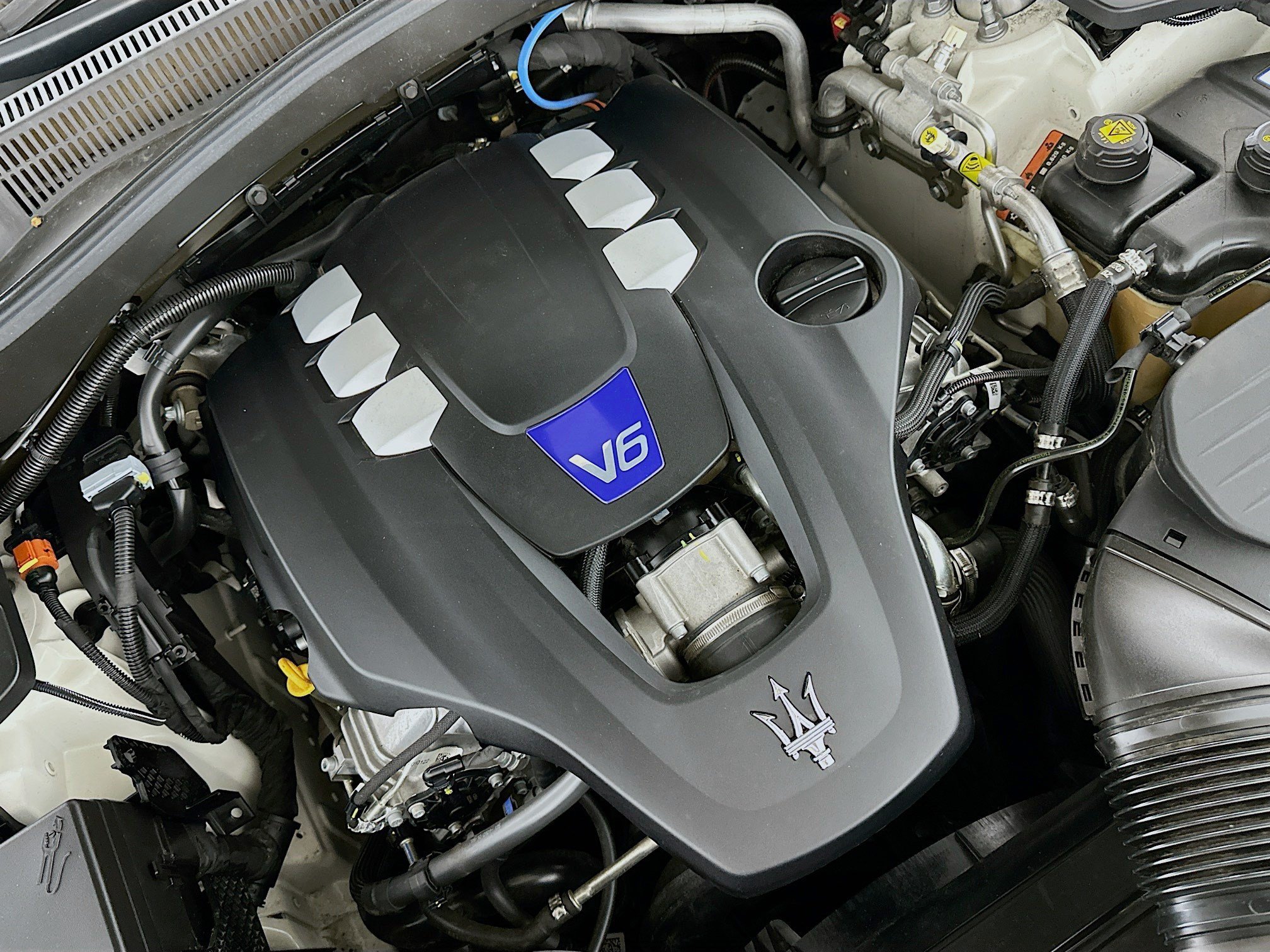 Used 2022 Maserati Levante Modena AWD/4WD image 32
