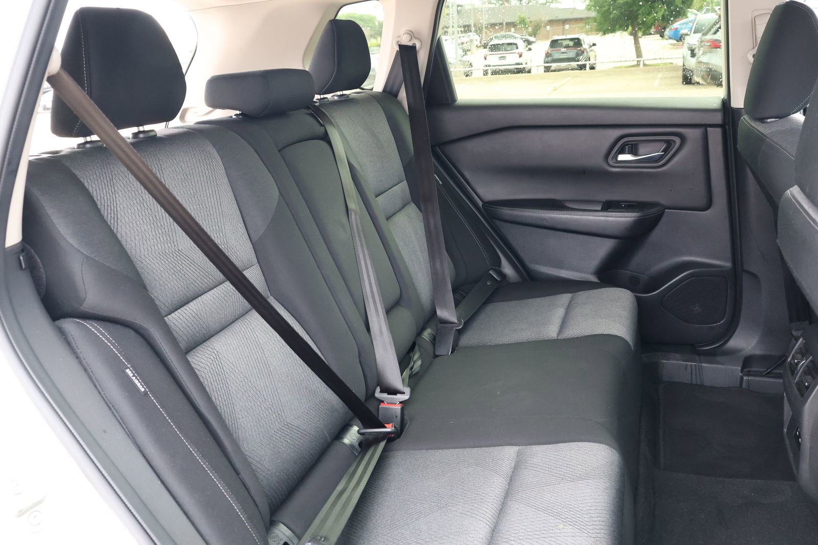 Used 2024 Nissan Rogue SV image 32