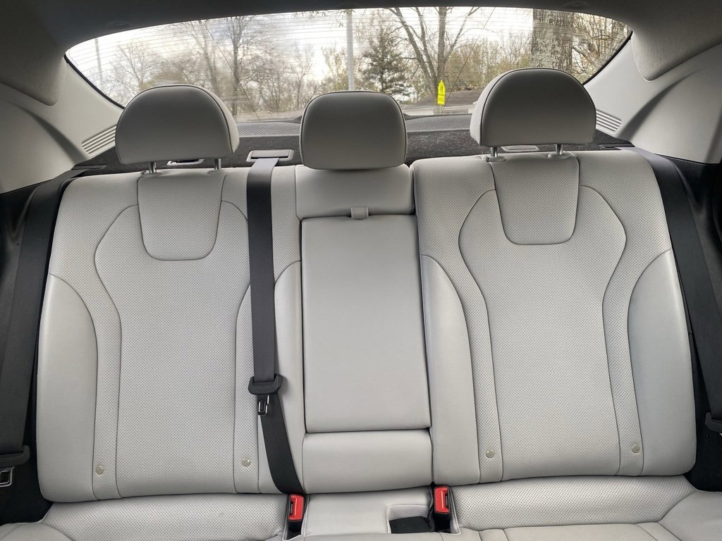 Used 2022 Hyundai Elantra Limited image 26