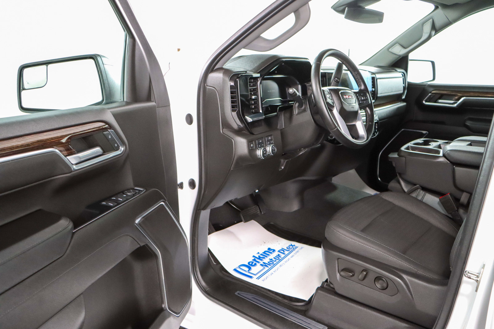 Used 2023 GMC Sierra 1500 Elevation image 3