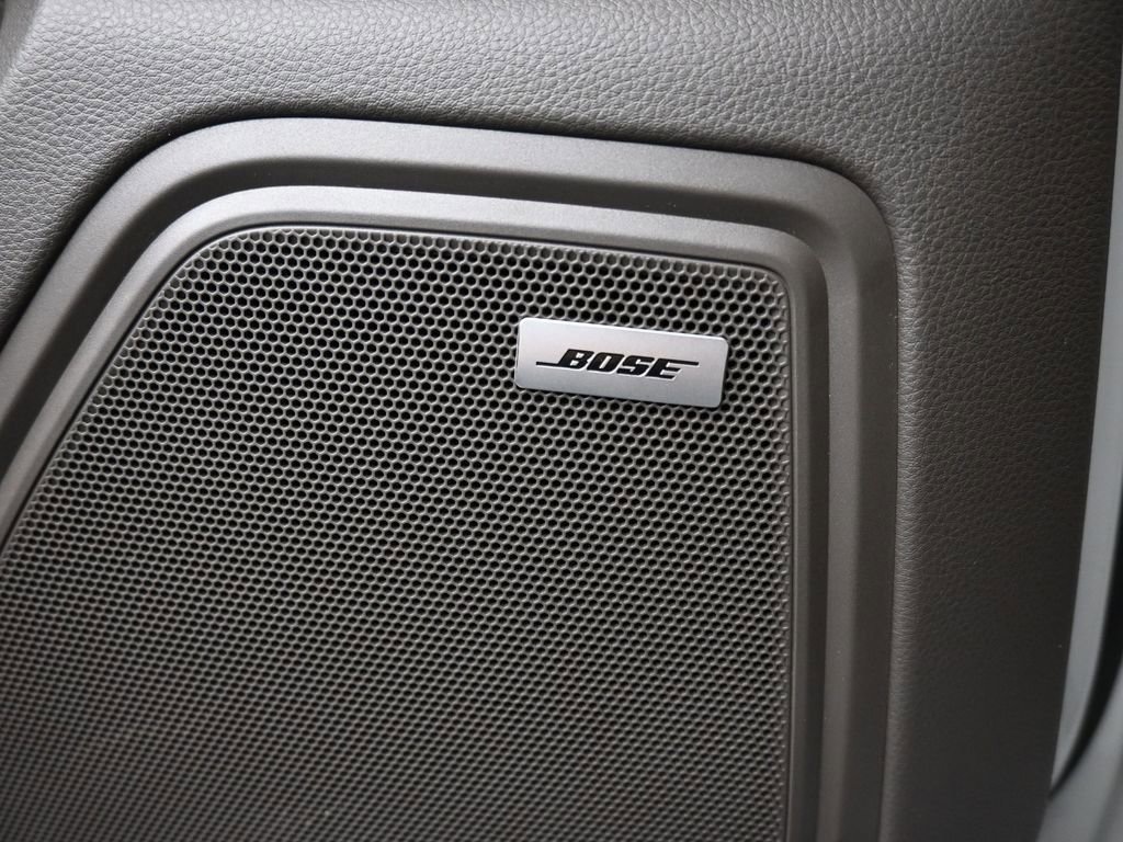 Certified 2026 Porsche Macan Turbo AWD/4WD image 26