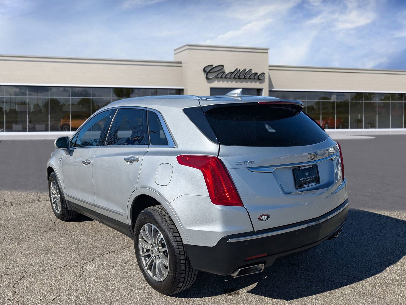 Used 2017 Cadillac XT5 Luxury image 2