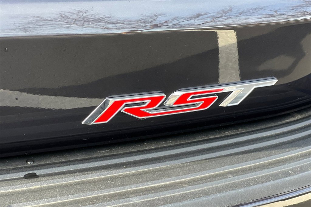 Used 2025 Chevrolet Suburban RST image 12