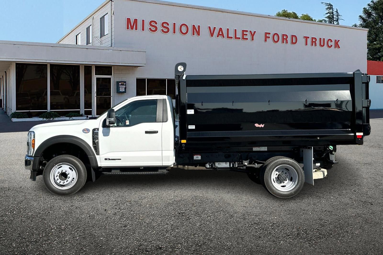 New 2025 Ford F550 2WD Regular Cab Super Duty image 7