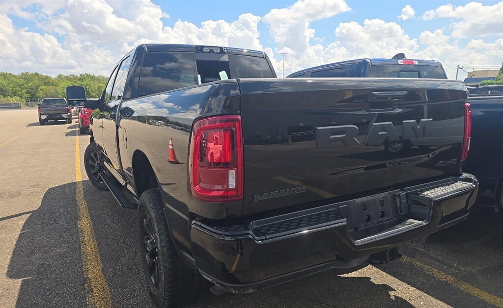 Used 2025 RAM 2500 Laramie AWD/4WD image 3