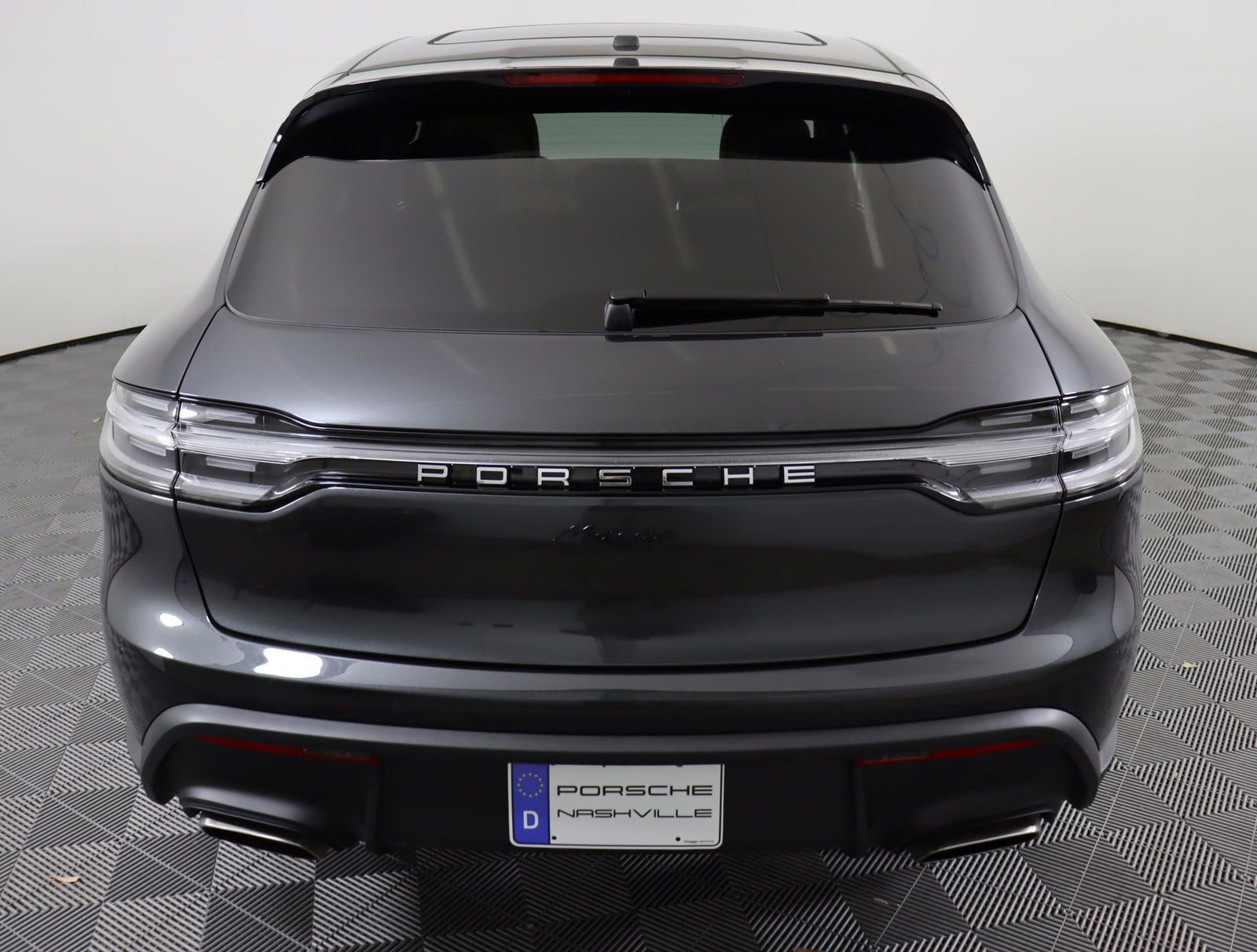 Used 2025 Porsche Macan image 9