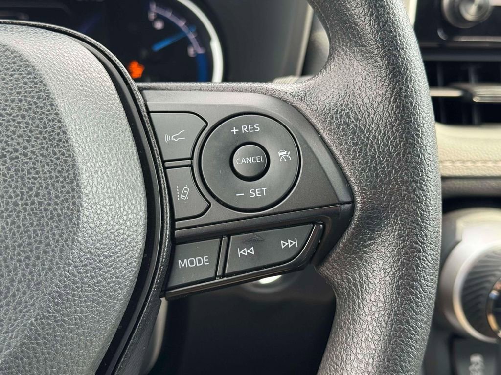 Used 2025 Toyota RAV4 XLE image 22