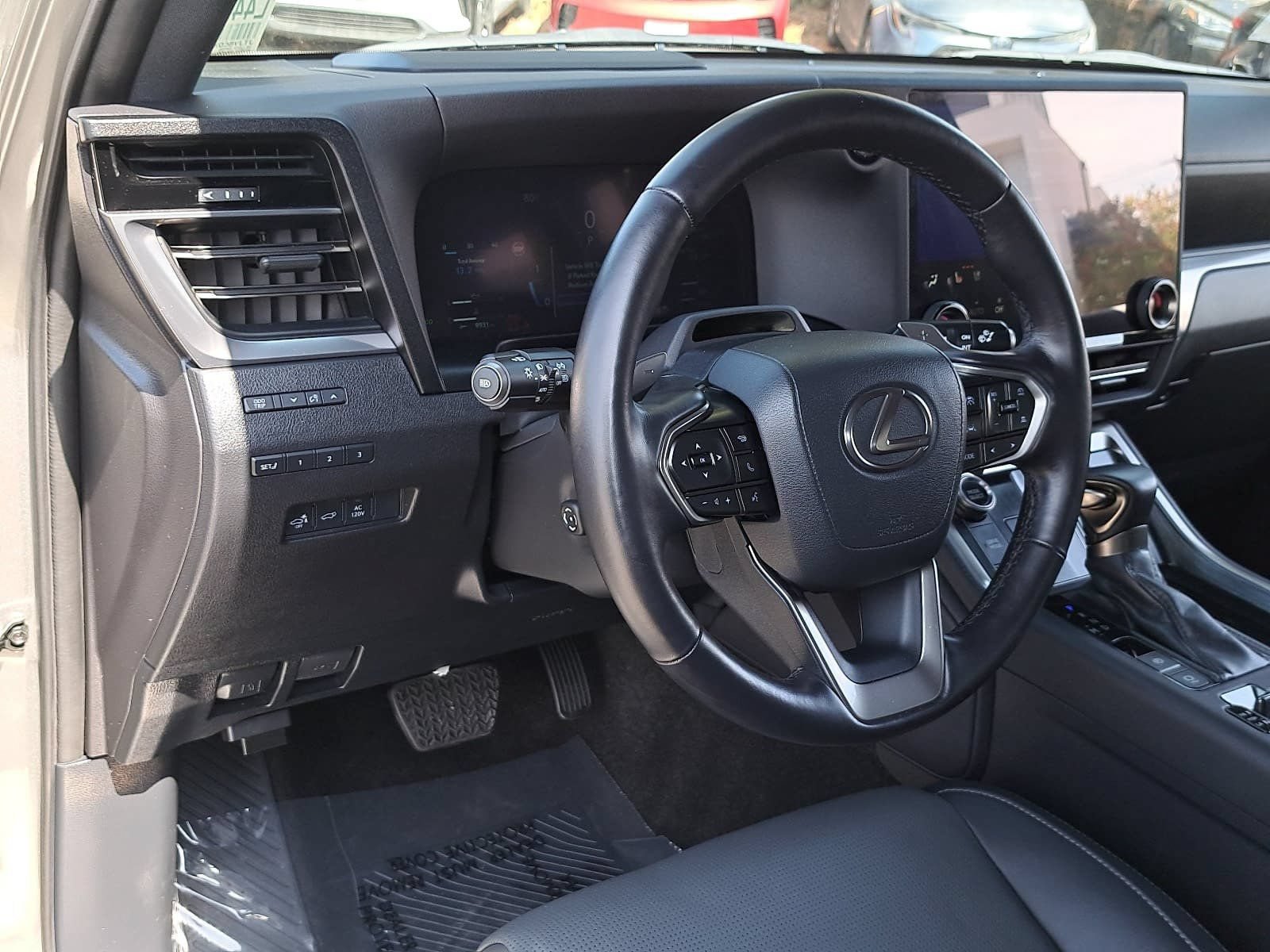 Used 2024 Lexus GX 550 w/ Accessory Package (2T) AWD/4WD image 18