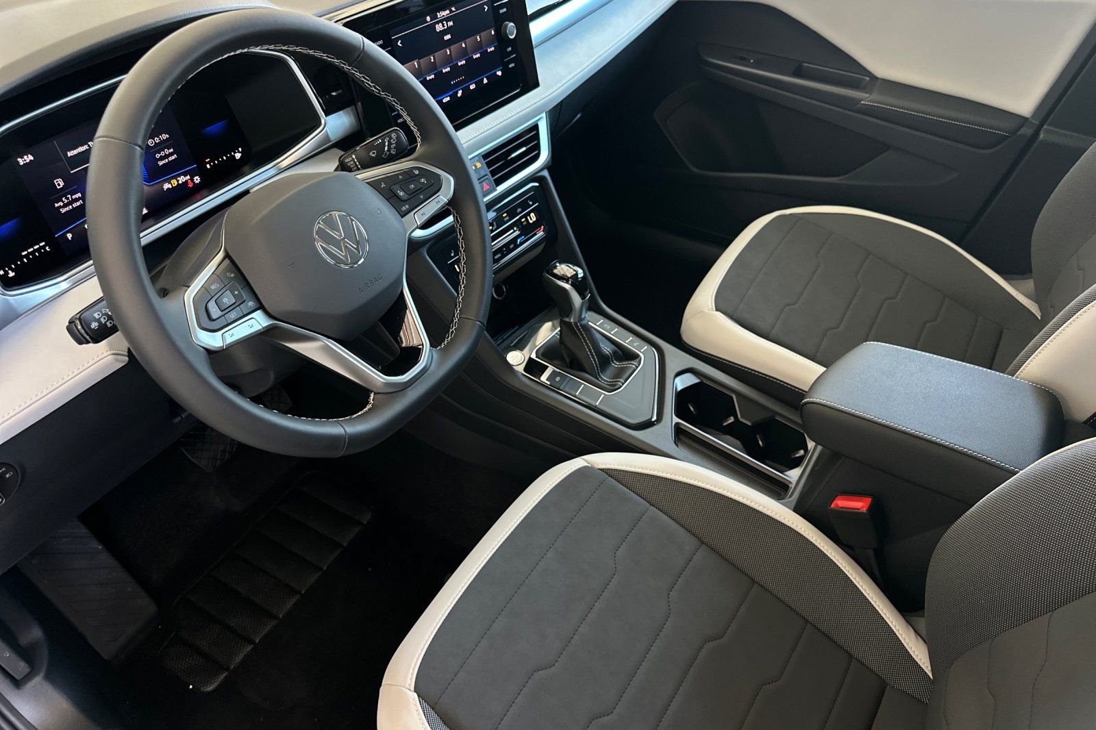 New 2026 Volkswagen Taos SE FWD image 10