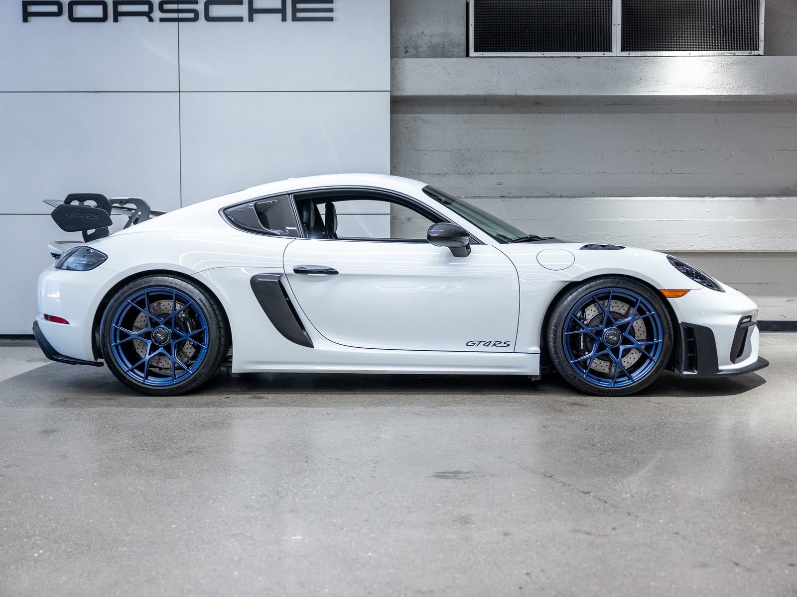 Certified 2025 Porsche 718 Cayman GT4 RS RWD image 9